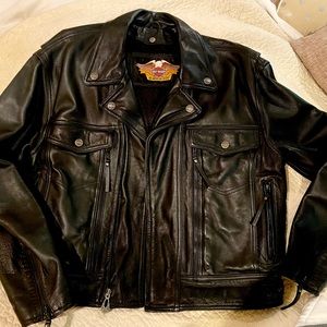 Like new Harley Davidson Black leather jacket. Excellent condition.